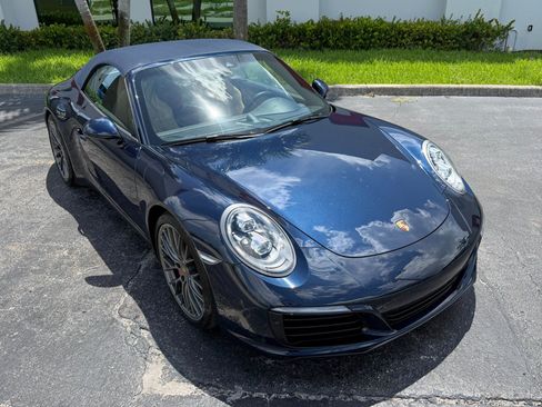 Used 2019 Porsche 911 Carrera S RWD image 2