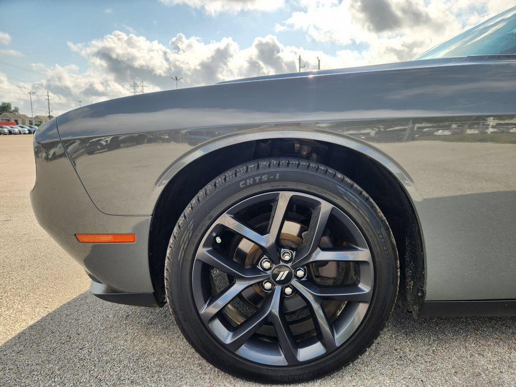 Used 2019 Dodge Challenger SXT w/ Blacktop Package RWD image 5