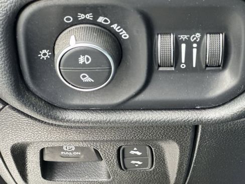 Used 2022 RAM 1500 Laramie AWD/4WD image 25