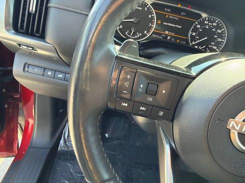 Used 2023 Nissan Pathfinder SL AWD/4WD image 16