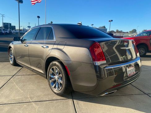 Used 2016 Chrysler 300 Limited image 5
