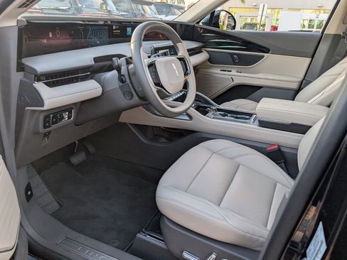 New 2025 Lincoln Nautilus Premier image 11