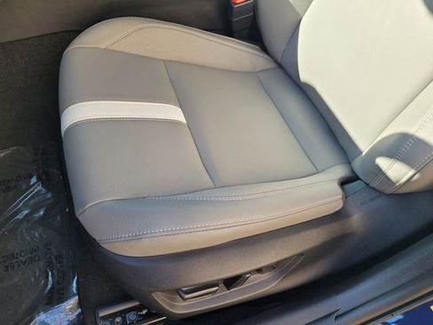 Used 2025 Toyota Camry SE image 11