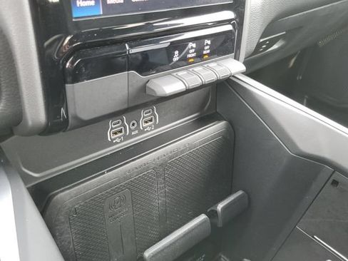 Used 2025 RAM 1500 Big Horn AWD/4WD image 23