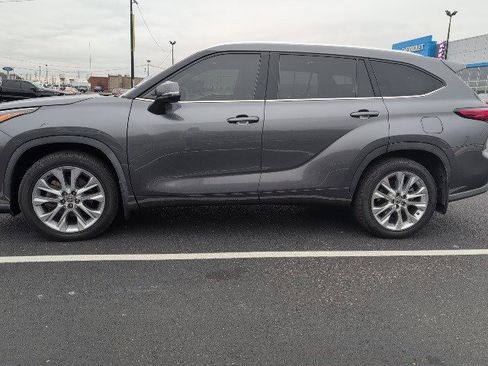 Used 2020 Toyota Highlander Limited image 3