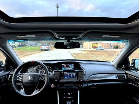 Used 2017 Honda Accord EX-L image 13