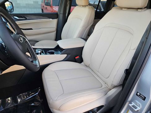 New 2025 Jeep Grand Cherokee Limited 4xe w/ Luxury Tech Group II image 14