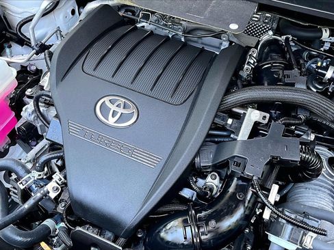 Used 2023 Toyota Highlander L FWD image 31