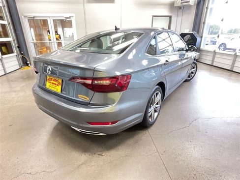 Used 2020 Volkswagen Jetta R-Line w/ R-Line Cold Weather Package FWD image 6
