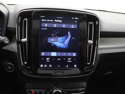 Used 2025 Volvo XC40 B5 Plus image 23