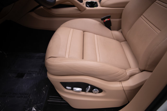 Used 2021 Porsche Cayenne AWD/4WD image 46