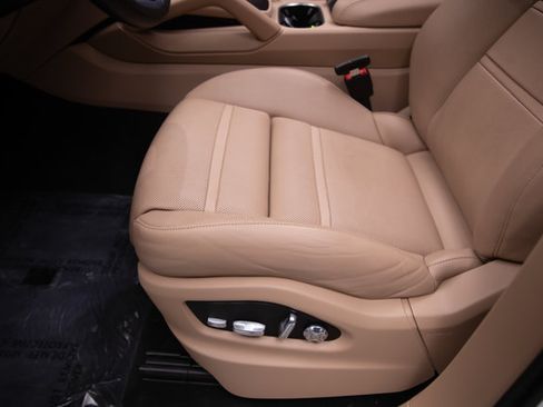 Used 2021 Porsche Cayenne AWD/4WD image 46