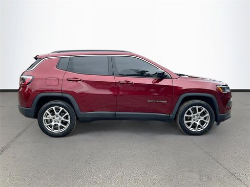 Certified 2022 Jeep Compass 4WD image 8