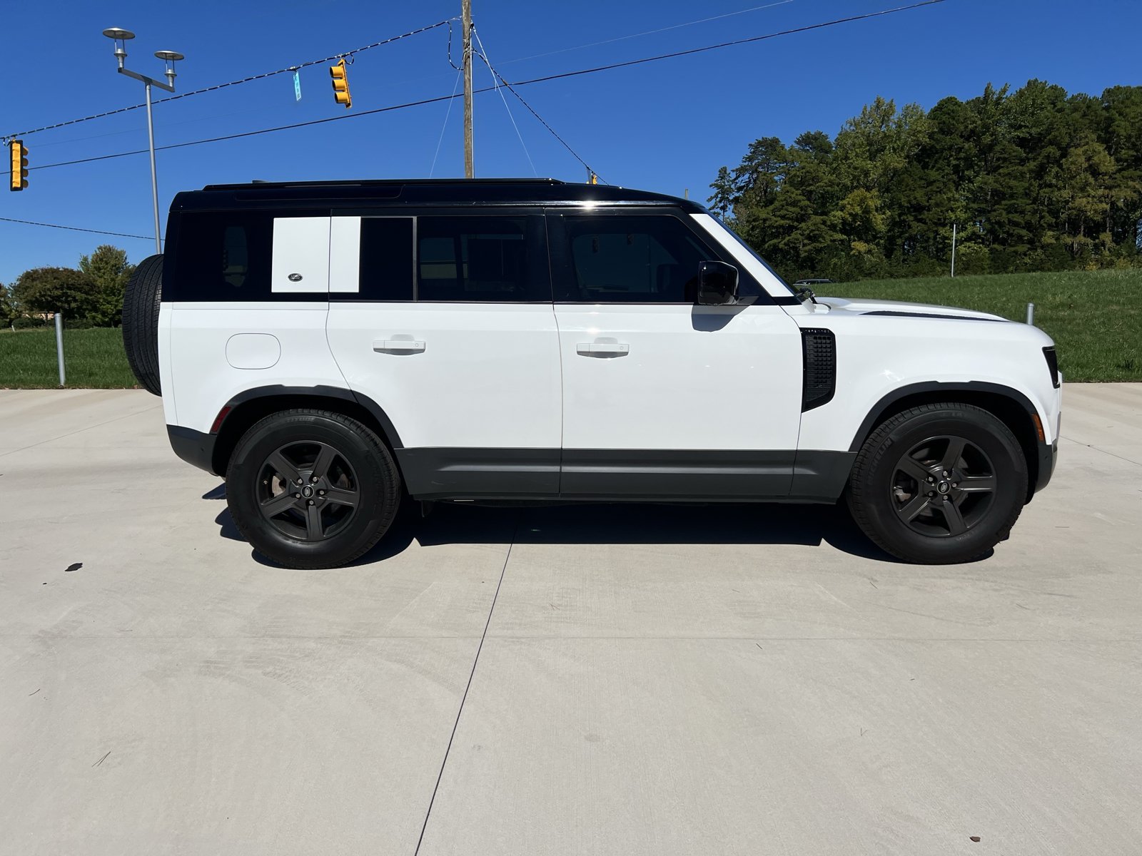 Used 2021 Land Rover Defender 110 AWD/4WD image 9