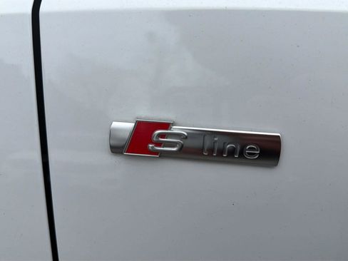 Used 2025 Audi Q3 2.0T Premium image 11