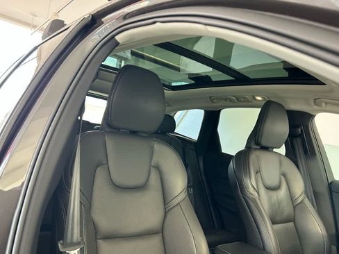 Used 2022 Volvo XC60 B6 Inscription image 21