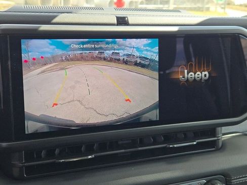 Used 2025 Jeep Wrangler Unlimited Sahara w/ Safety Group image 15