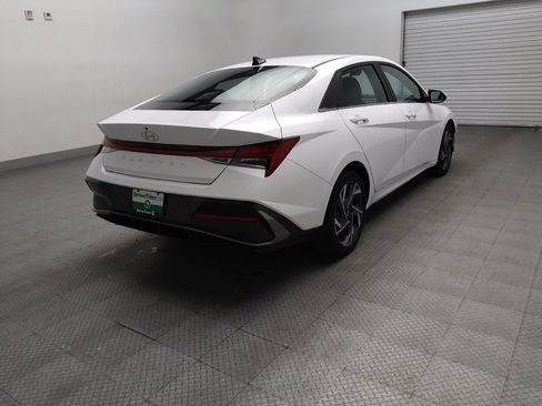 Used 2025 Hyundai Elantra SEL FWD image 9
