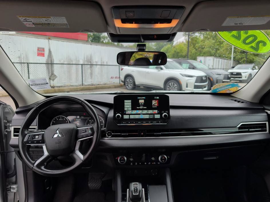 Used 2024 Mitsubishi Outlander SE AWD/4WD image 11