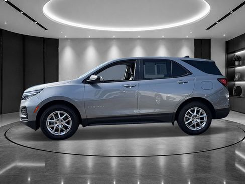 Used 2023 Chevrolet Equinox LS w/ LS Convenience Package AWD/4WD image 3