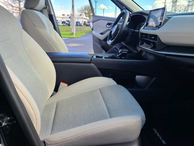 Used 2023 Nissan Rogue SV AWD/4WD image 18