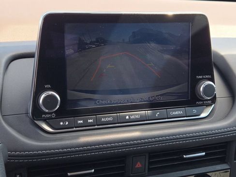 Used 2022 Nissan Rogue S FWD image 25