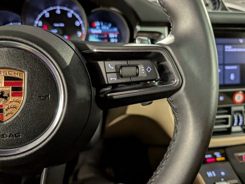 Certified 2025 Porsche Macan image 27