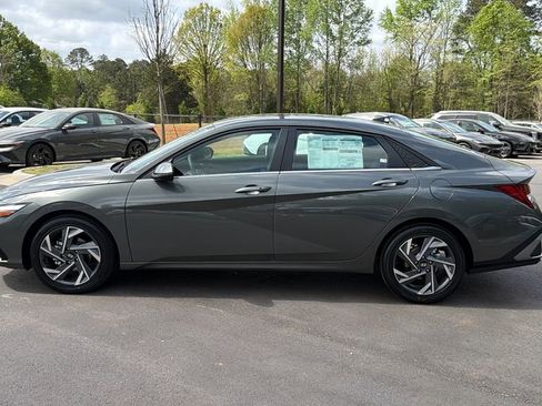 New 2026 Hyundai Elantra Limited FWD image 9
