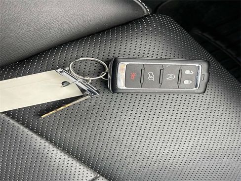 Used 2024 Jeep Grand Cherokee Overland w/ Luxury Tech Group IV image 43