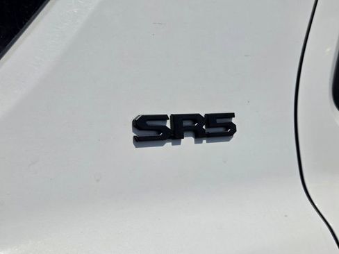 Used 2025 Toyota 4Runner SR5 AWD/4WD image 5