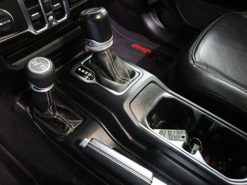 Used 2021 Jeep Gladiator Overland w/ Popular Equipment Package image 26