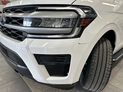 Used 2022 Ford Expedition XLT image 19