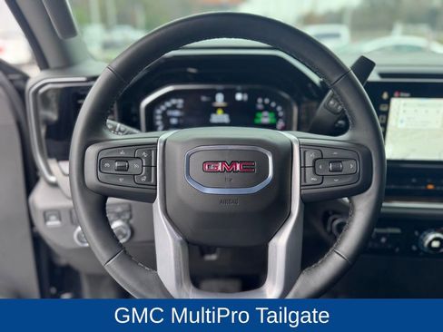 Used 2025 GMC Sierra 1500 SLE image 11
