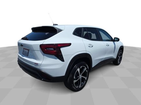 Used 2025 Chevrolet Trax RS FWD image 8
