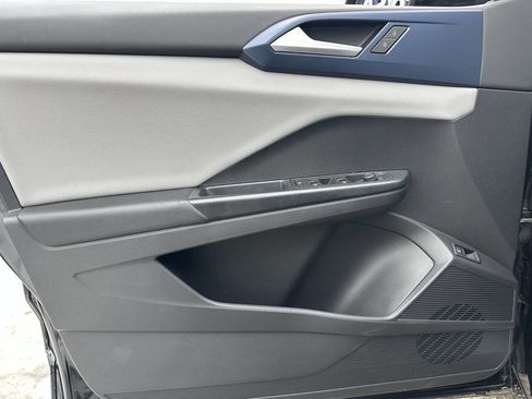 Used 2022 Volkswagen Taos SE image 26