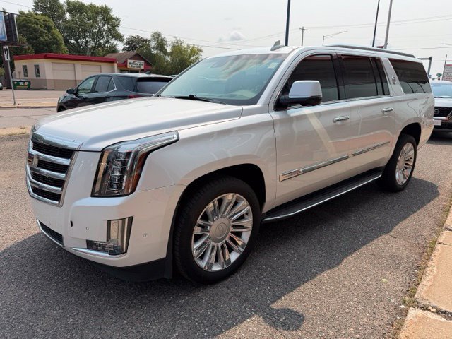 Used 2017 Cadillac Escalade ESV Luxury AWD/4WD image 3
