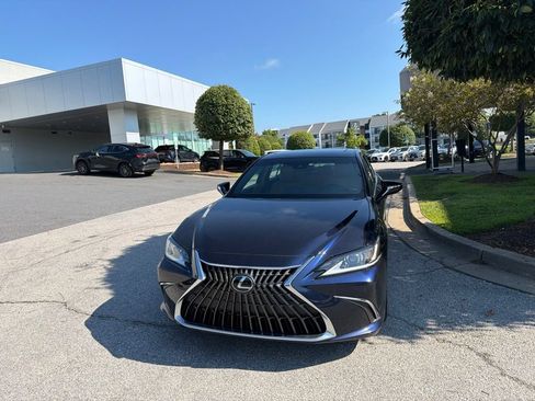 Used 2022 Lexus ES 350 w/ Premium Package FWD image 2