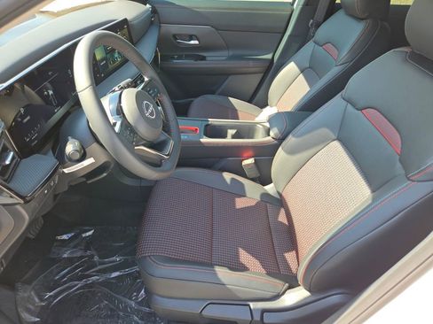 New 2025 Nissan Kicks SR image 6