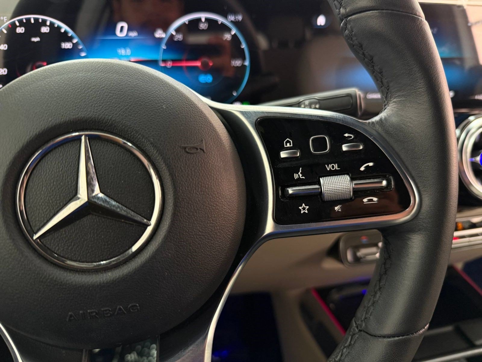 Used 2023 Mercedes-Benz EQB 300 4MATIC image 14