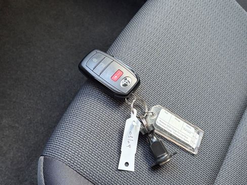 Used 2025 Toyota Prius LE image 18