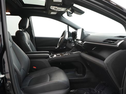 Used 2025 Toyota Sienna Limited image 14