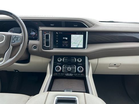Used 2024 GMC Yukon XL Denali w/ Advanced Technology Package AWD/4WD image 12