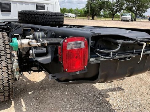 New 2026 RAM 5500 4x4 Regular Cab image 13
