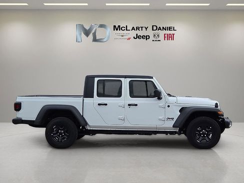 New 2025 Jeep Gladiator Sport image 6