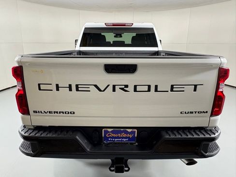 Used 2025 Chevrolet Silverado 2500 Custom w/ Custom Value Package image 8
