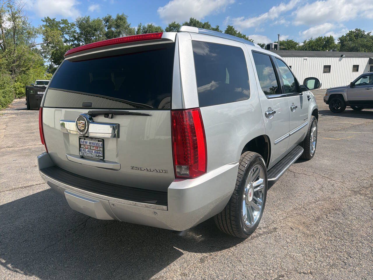 Used 2013 Cadillac Escalade Luxury AWD/4WD image 6
