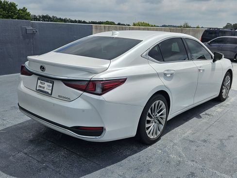 Used 2023 Lexus ES 300h Ultra Luxury w/ Accessory Package (Z2) FWD image 3