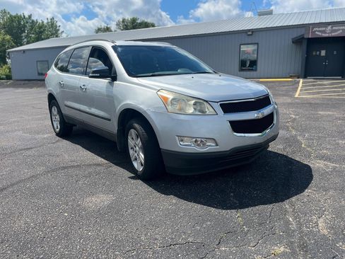 Used 2011 Chevrolet Traverse LS FWD image 3