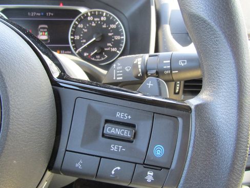 Used 2023 Nissan Rogue SV image 23