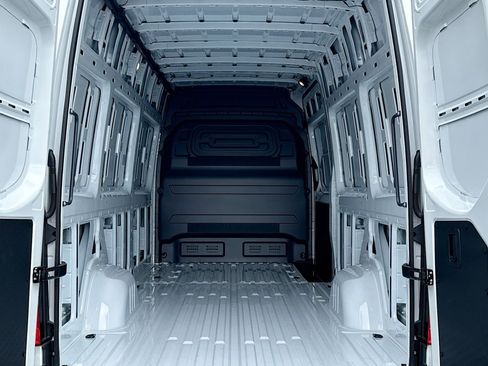 New 2025 Mercedes-Benz Sprinter 2500 image 21